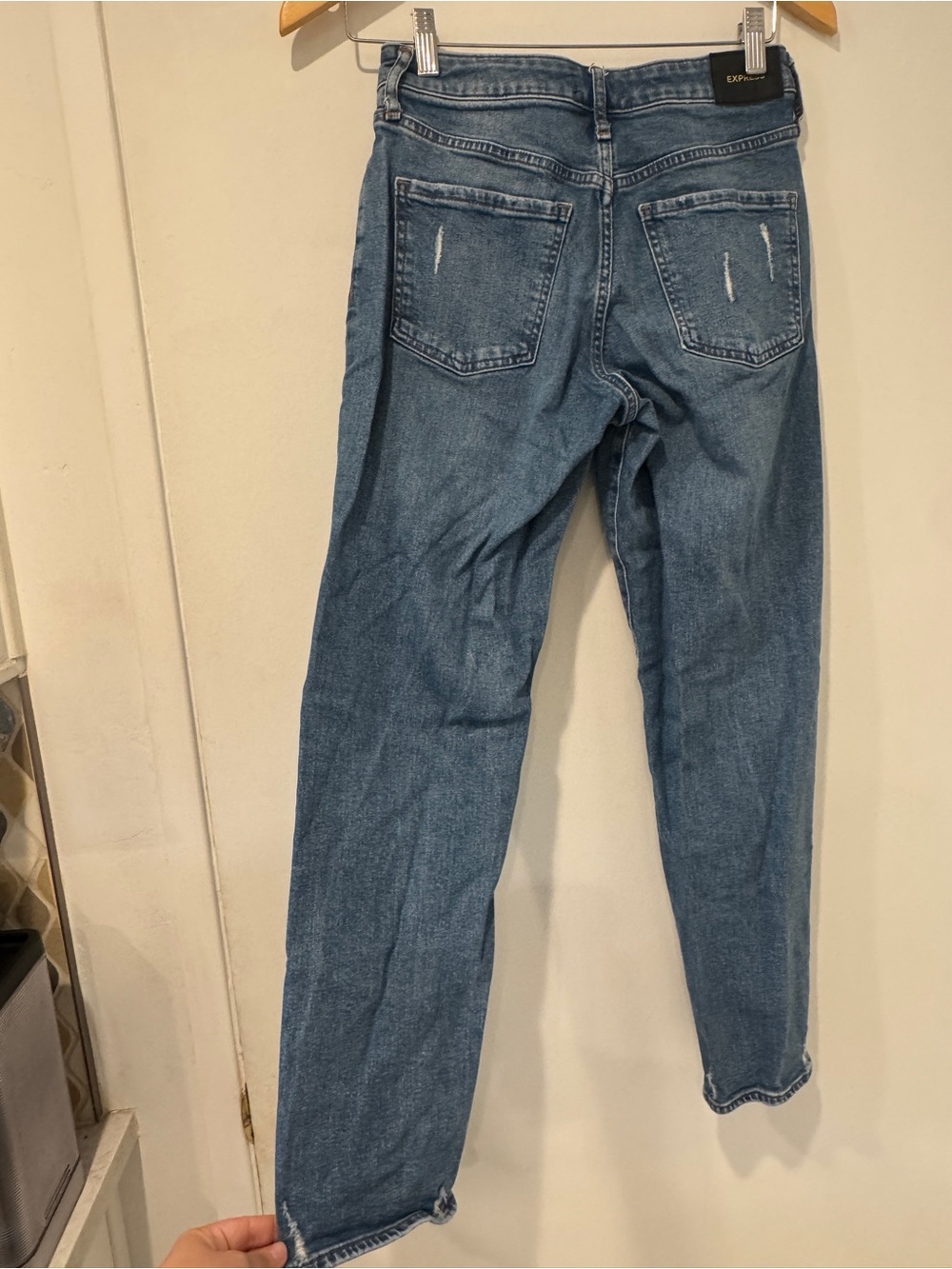 Express Mid Rise Boyfriend Distressed Straight Leg Jeans Women’s Size 2 - Picture 6 of 7